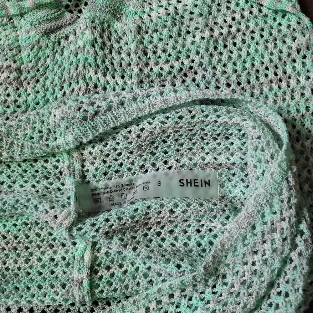 Halter dress - Picture 6 of 8